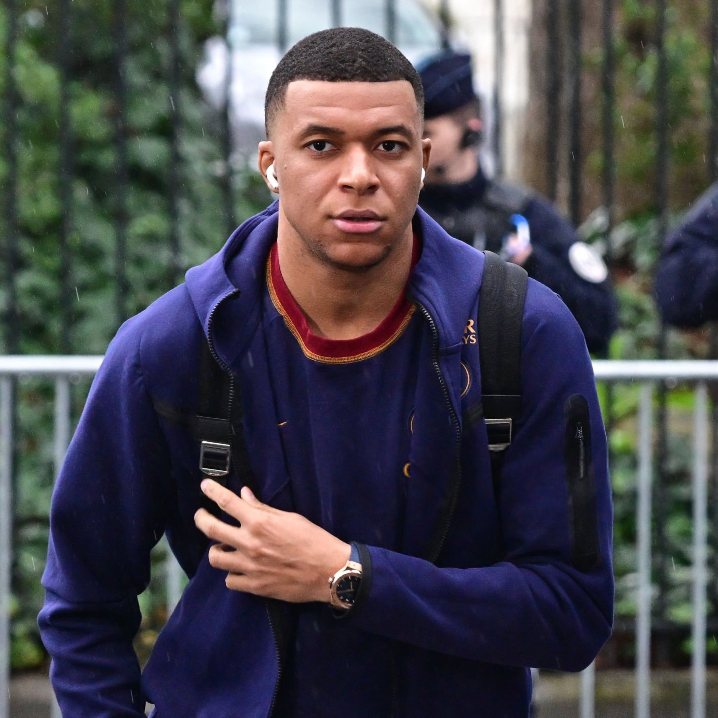 爱游戏平台关于姆巴佩在巴黎圣日耳曼比赛中败北，表现优异引发热议！引发球迷热议的信息