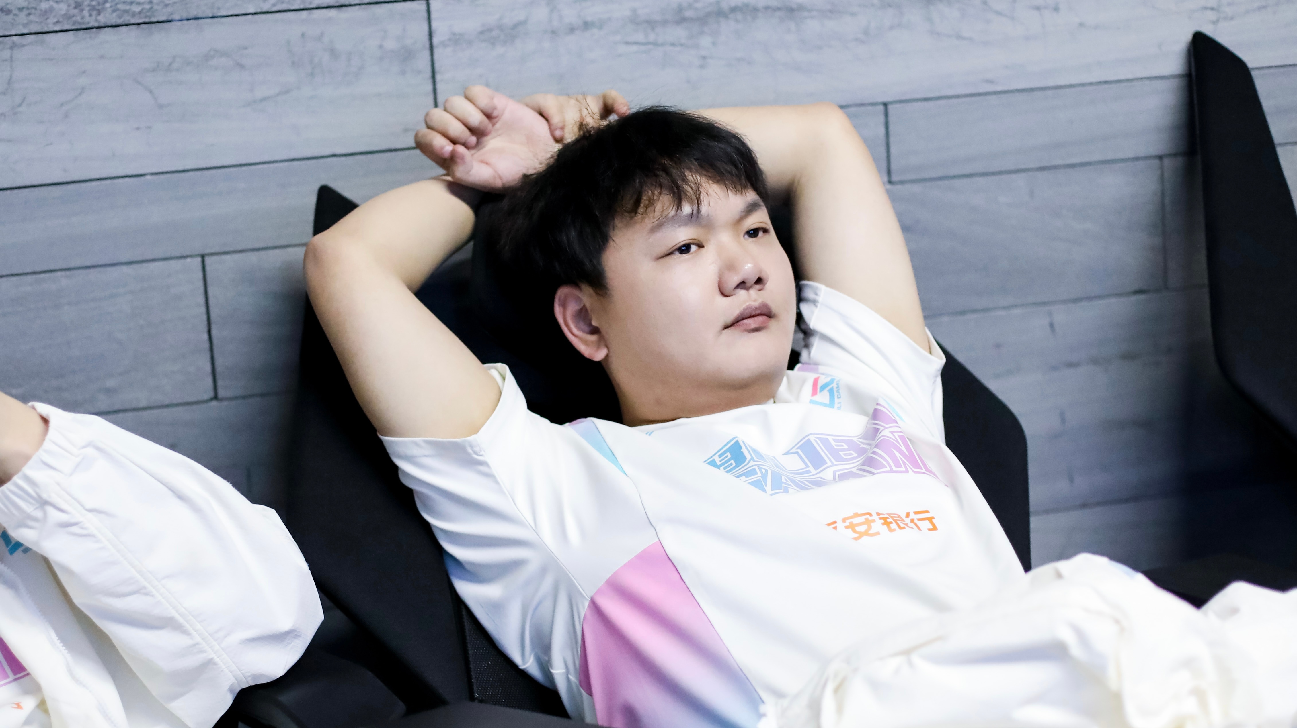 爱游戏中国Scout迎来二十赛季高光表现,DWG球迷沸腾!的简单介绍